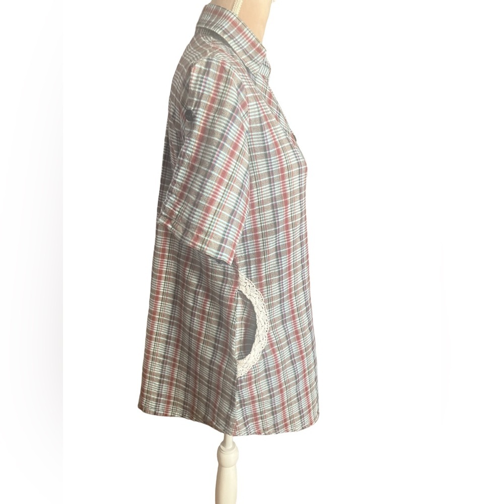 Plaid shirt/tunic with lace detail pockets Size Medium​ - Picture 2 of 9